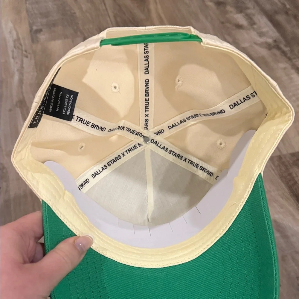 Never worn Dallas Stars x True Brvnd Two-Tone Baseball Cap - Cream & Green - Picture 4 of 4